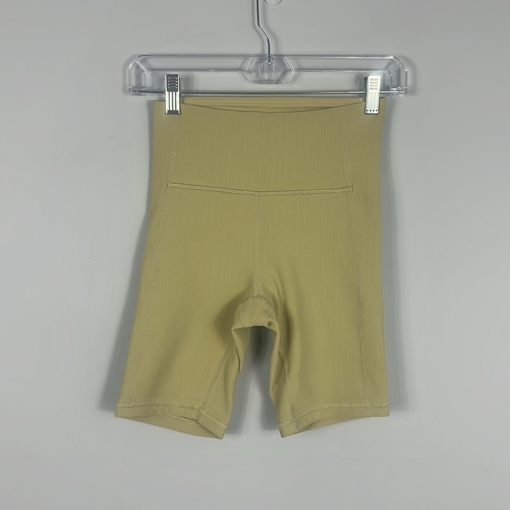 Lululemon Ribbed Contoured High Rise Short 8” - Picture 4 of 12